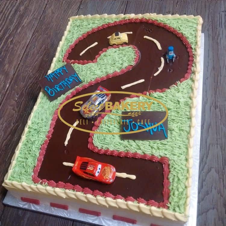 Cars 2 Lightning McQueen Cake